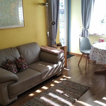Haus Tertius - Strand- Und Hafennahe Ruhige Ferienwohnung Бюзум Экстерьер фото