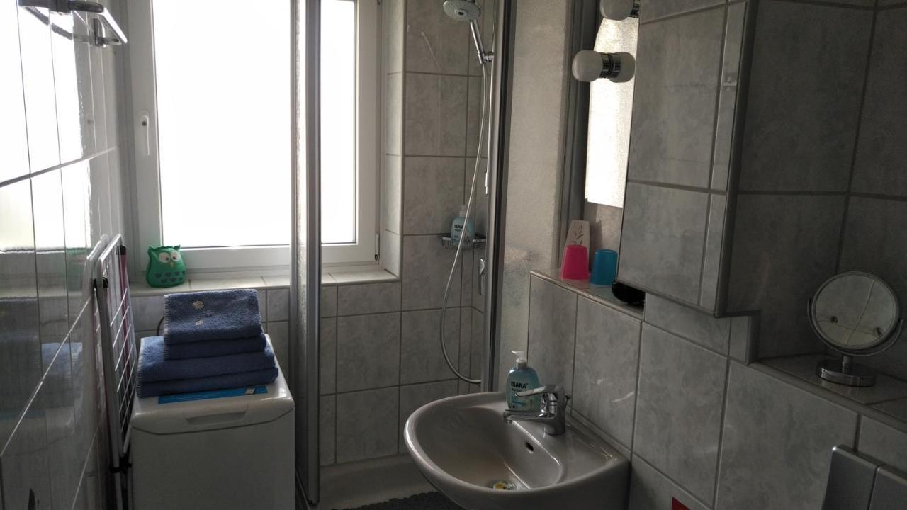 Haus Tertius - Strand- Und Hafennahe Ruhige Ferienwohnung Бюзум Экстерьер фото