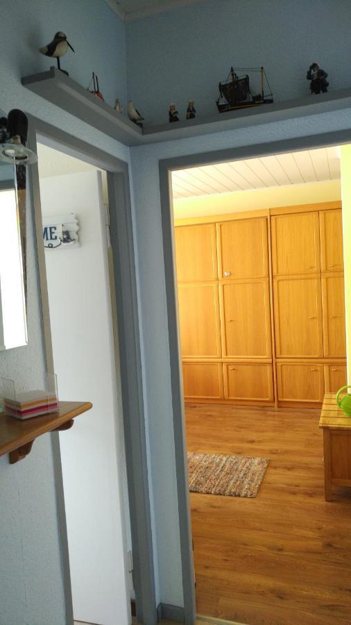 Haus Tertius - Strand- Und Hafennahe Ruhige Ferienwohnung Бюзум Экстерьер фото