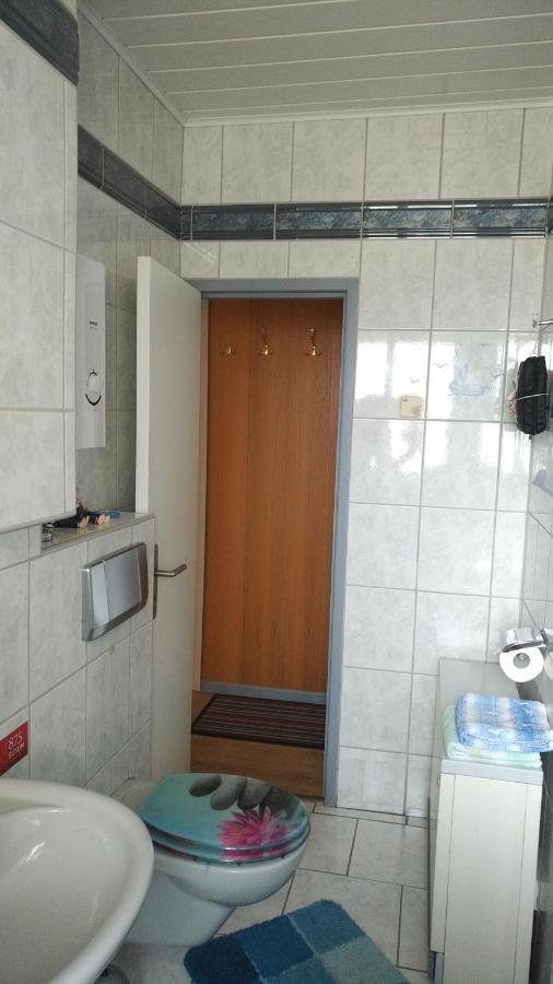 Haus Tertius - Strand- Und Hafennahe Ruhige Ferienwohnung Бюзум Экстерьер фото