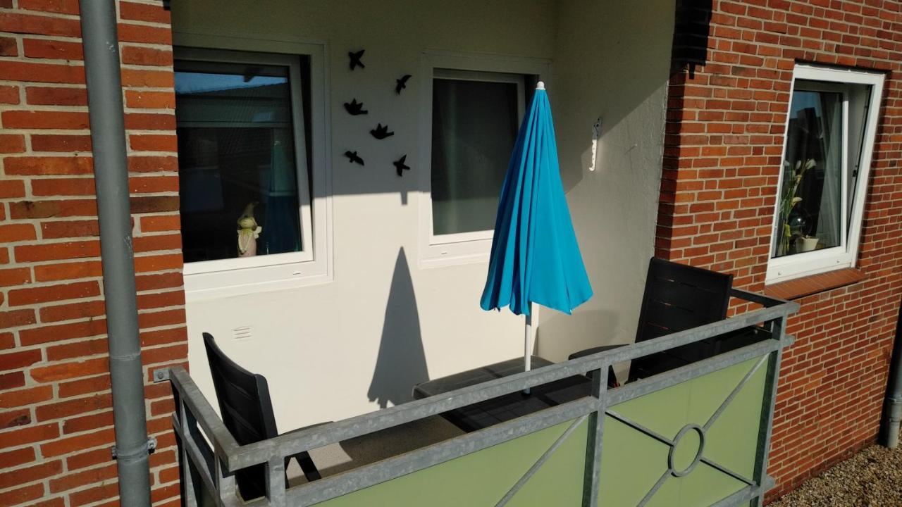 Haus Tertius - Strand- Und Hafennahe Ruhige Ferienwohnung Бюзум Экстерьер фото