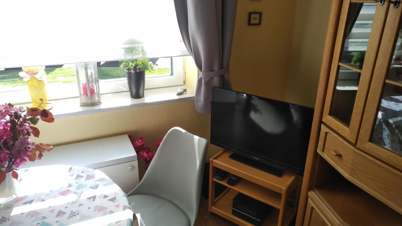 Haus Tertius - Strand- Und Hafennahe Ruhige Ferienwohnung Бюзум Экстерьер фото