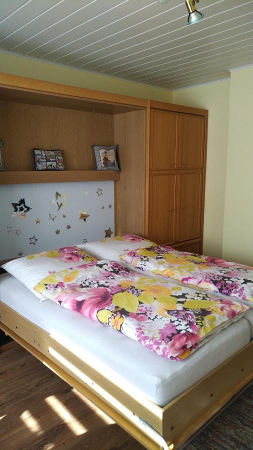 Haus Tertius - Strand- Und Hafennahe Ruhige Ferienwohnung Бюзум Экстерьер фото