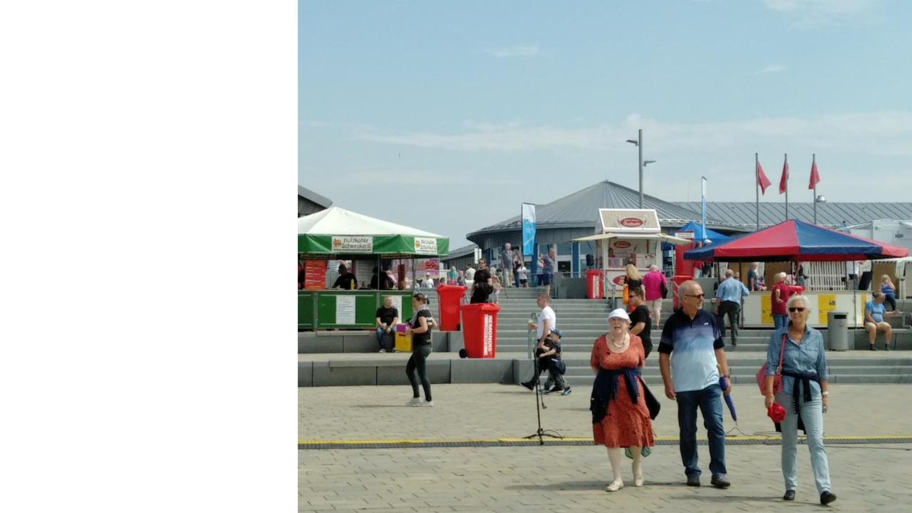 Haus Tertius - Strand- Und Hafennahe Ruhige Ferienwohnung Бюзум Экстерьер фото