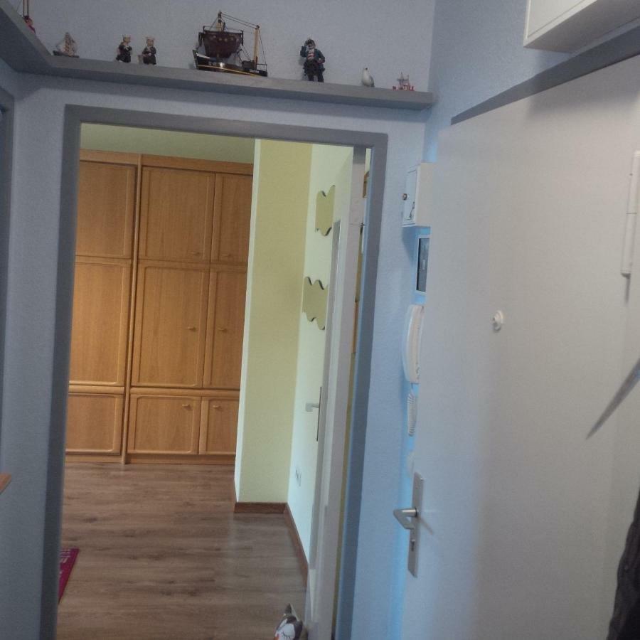 Haus Tertius - Strand- Und Hafennahe Ruhige Ferienwohnung Бюзум Экстерьер фото